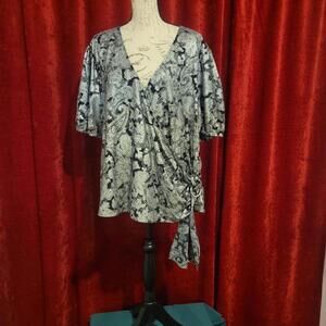 3/$40 MICHAEL by Michael Kors Black & Silver Paisley Women's Top 3X